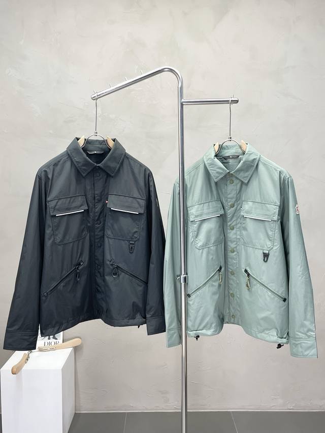 Moncler蒙口独家专供最新时尚春秋夹克 经典设计感与颜值爆棚的外套，品质更是无法挑剔品控可以直接入手，不容过错的高端臻品！通过细节图片便可感受到它强悍的气场