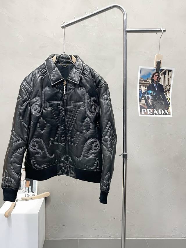 皮衣-Louis Vuitton路易威登独家专供最新秋冬皮夹克外套 经典设计与颜值爆棚的皮衣 进口皮进口面料 品质更是无法挑剔品控可以直接入手，不容过错的高端臻