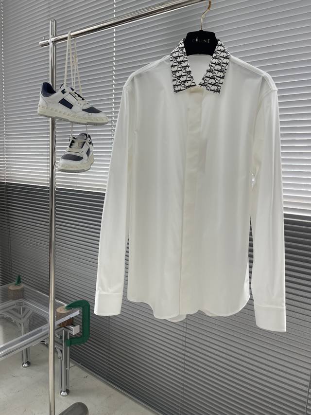 Dio 领子标识印花细节府绸衬衫。 暗扣款贝壳扣，这款面料带弹力，穿着舒适！ 尺码:38-42 S-Xxl S码衣长75 胸围99 肩宽44 袖长62.5 M码