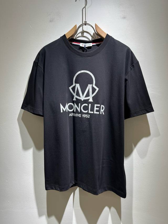 Moncler蒙家 2025春夏最新男女同款贸易订单短袖T恤，全品相！！网红款！采用Logo图案压胶设计！上身舒适透气，不僵硬，整体有着丰富的立体感，品质出口订