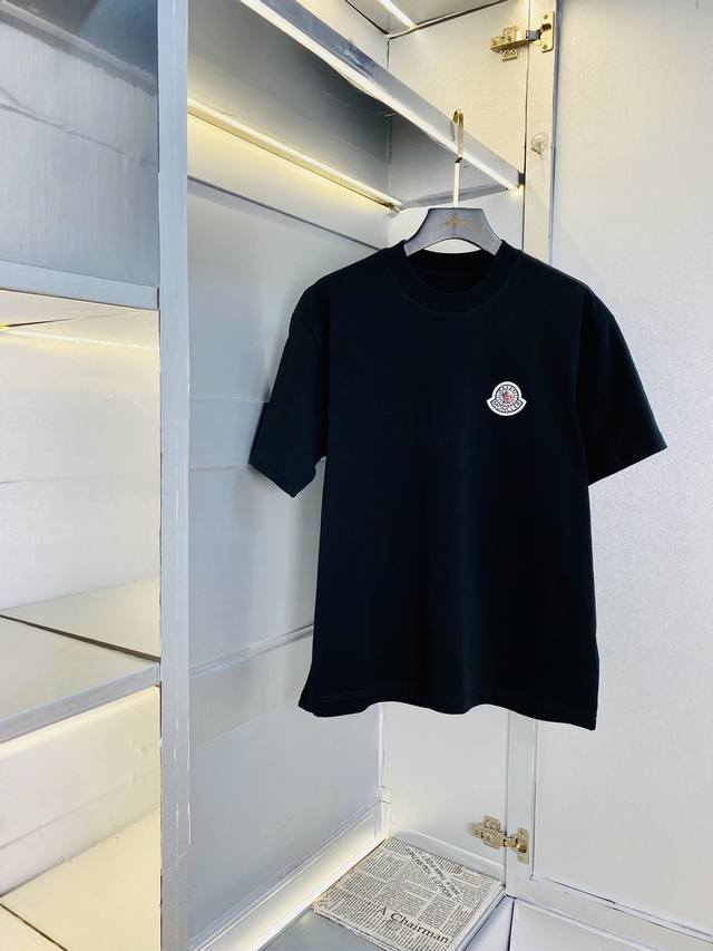 穿240斤 胖子福音 情侣装蒙口Soncler 原单品质 2025最新款 男装短袖T恤 精选专柜订制顶级丝光棉进口面料 所有细节做工完美1比1复刻 还原正品百分