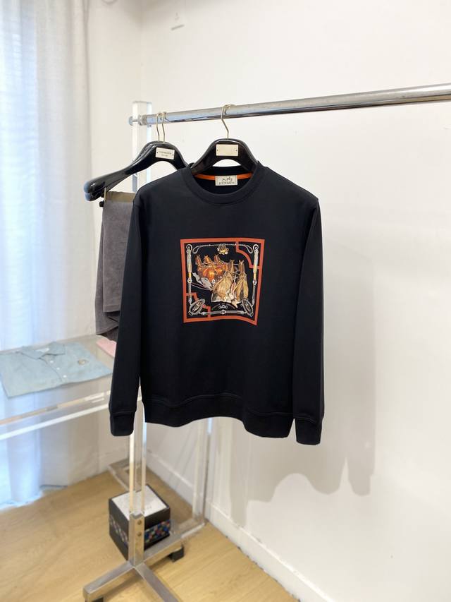 爱马仕、2025最新款卫衣，帅气时尚，胸前顶级印花图案Logo，简约百搭款。面料棉 不仅挺括，保持潮流的廓形，又穿着舒适，纱织更细腻，码数M-3Xl