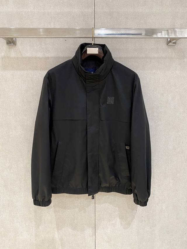 路易威登2025Ss秋冬新品Lv薄棉夹克外套 官网同步有售，原版五金三标齐全，原单狠货，原厂代工出品。专柜定制面料，细节无可挑剔，专业代购级体现高品质。手感细腻