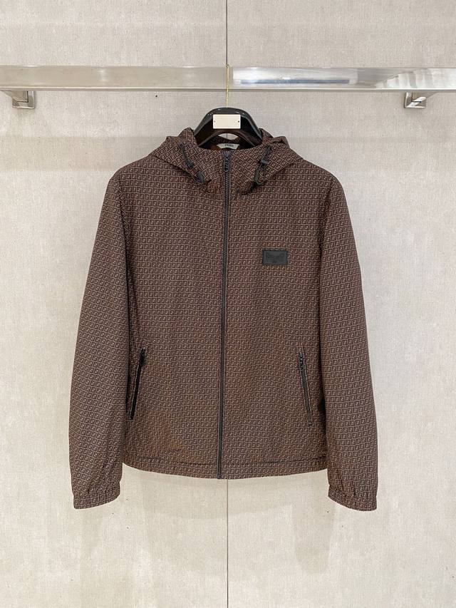 芬迪2025Ss秋冬新品Fendi薄棉连帽夹克外套 官网同步有售，原版五金三标齐全，原单狠货，原厂代工出品。专柜定制面料，细节无可挑剔，专业代购级体现高品质。手