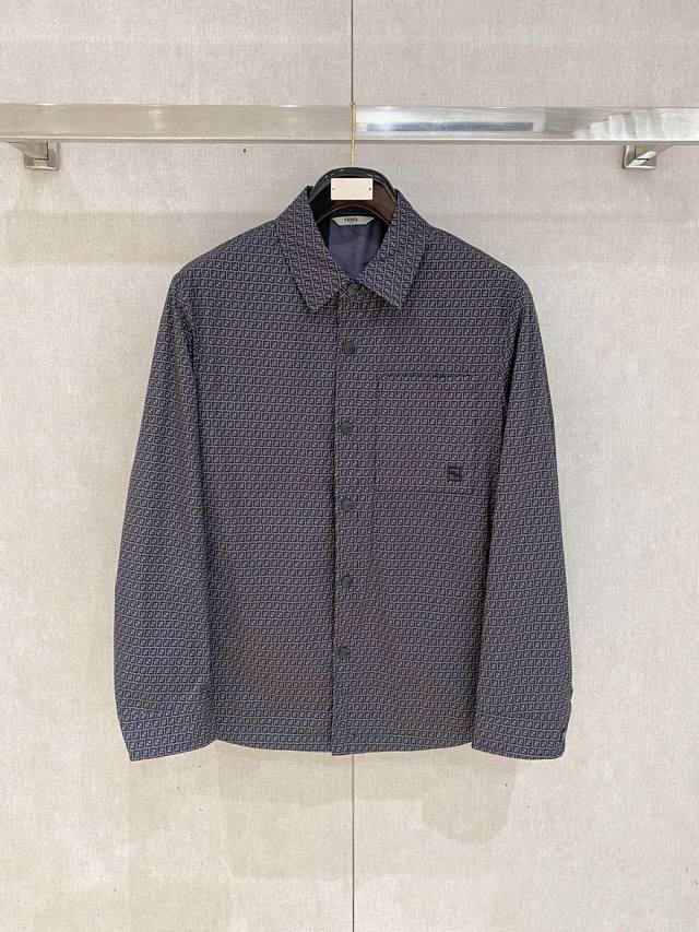 芬迪2025Ss秋冬新品Fendi薄棉夹克外套 官网同步有售，原版五金三标齐全，原单狠货，原厂代工出品。专柜定制面料，细节无可挑剔，专业代购级体现高品质。手感细