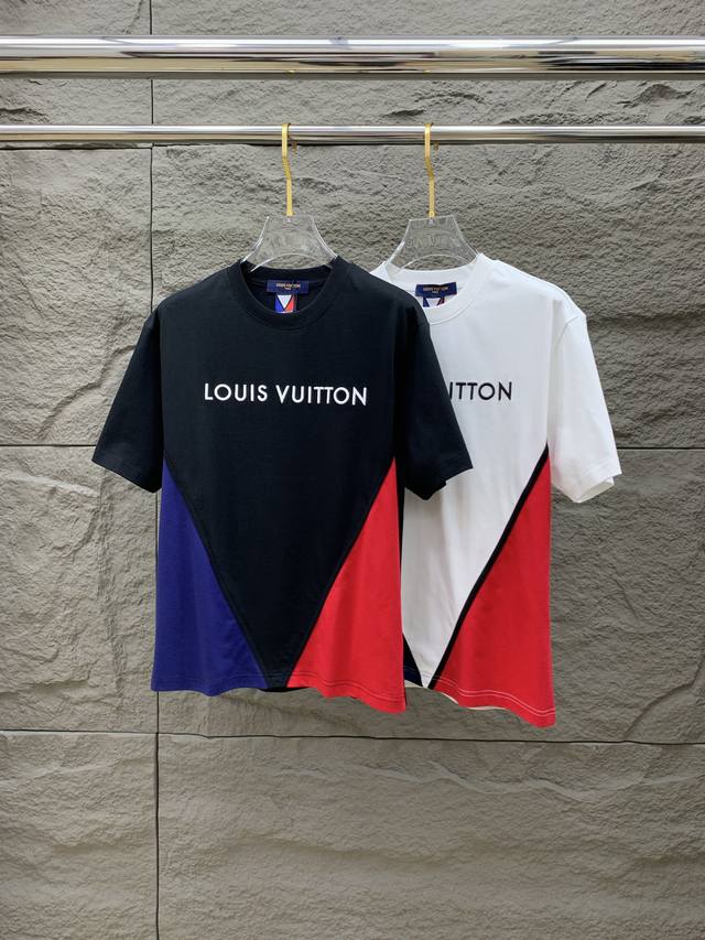 Sslv纯棉最新面料！经典标识图案Logo时尚简约潮流短袖，最顶级的品质专柜原单短袖，顶级制作工艺进口面料，专柜款独特设计，采用进口高端订制面料。官网在售！面料