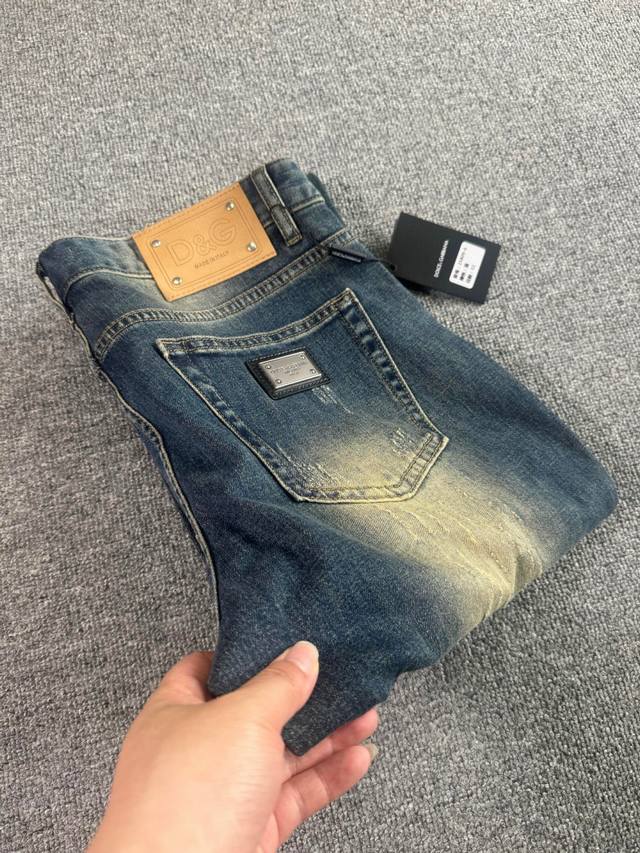 杜嘉班纳 2025Ss春夏新款修身小脚牛仔裤 完美洗水工艺 定制顶级五金Logo 独家定制微弹面料 码数29-38 没35、37