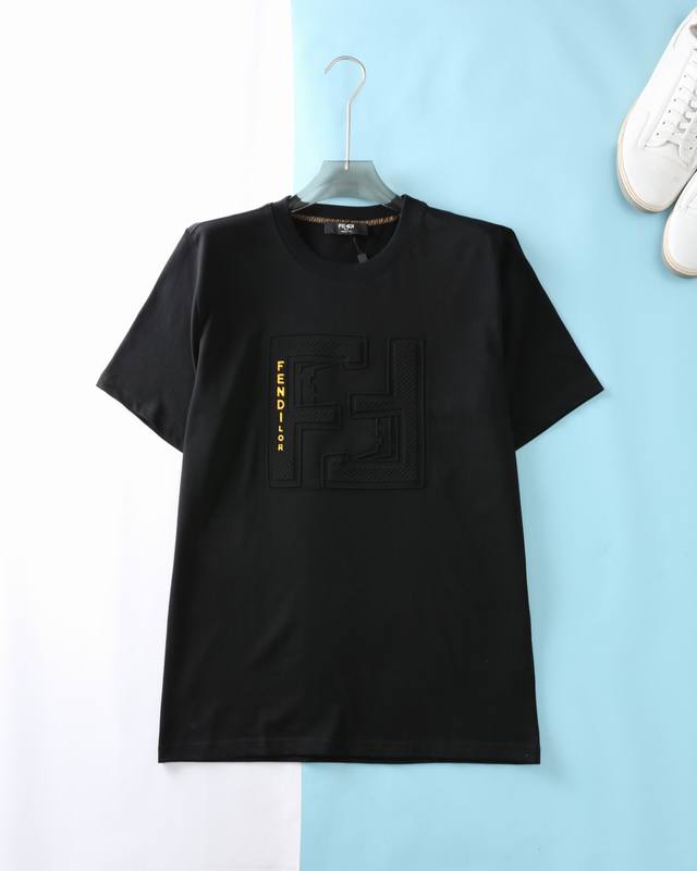 Fen*迪 25Ss夏季新款平纹针织棉布圆领短Tee，男士经典Ff立体填充压花字母标识时尚休闲圆领短袖T恤衫！贸易公司渠道稀出，领先Gw发售！Fd家时尚短Tee