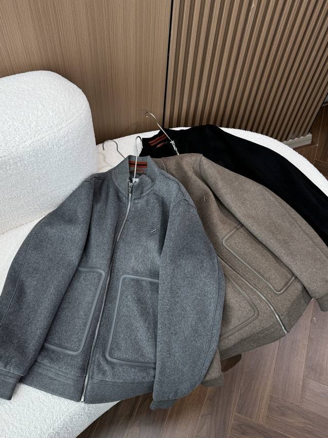 三色可选：灰色 咖色 黑色 配色轻熟百搭，每色都可诠释出别具一格的造型效果，实穿性极高！人手必入臻品！！