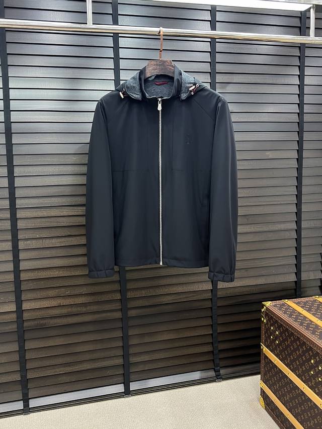 D-49 Bc Brunellocucinelli 25秋冬连帽夹克 常规设计裁剪兼具个性时尚范儿,精简夹克永不过气...灵感延续百年经典系列,格调实用性毋庸置