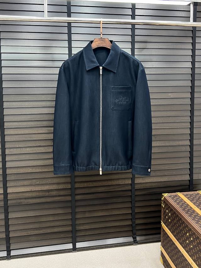 D-49 Dior 迪奥 25秋冬翻领时尚夹克 常规设计裁剪兼具个性时尚范儿,精简夹克永不过气...灵感延续百年经典系列,格调实用性毋庸置疑,高品控！酰胺锦纶纤