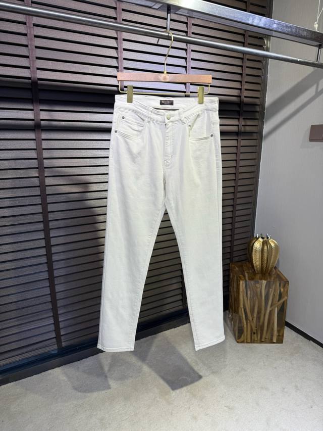 Loro pian&Lp&诺悠翩雅Fw2025新款牛仔裤。柜子最新款。采用定制土耳其进口面料，抗皱立挺有型，同时又软糯亲肤，上身舒适；客供五金辅料，品牌工厂p出