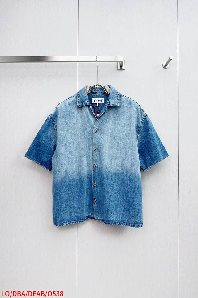 O538 Lo Loewe罗意威独家专供新款原单男士休闲牛仔短袖开衫 高端定制 高端版本 时尚百搭爆款进口面料 手感超柔软细腻 穿着亲肤舒适 高端精品 代工厂p