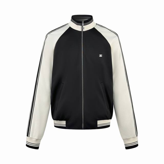 Celine 凯旋门刺绣夹克 定制绮梦双面缎料 细腻柔滑 仿佛轻抚过初晨的露珠 舒适贴肤 标志性Celine凯旋门刺绣为点缀 饰以撞色饰带为升华 黑色与米白巧妙