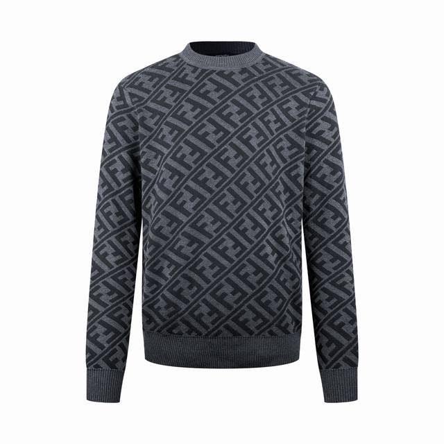 Fendi 斜纹Ff套头针织衫 定制臻柔绵羊毛黏胶优混织材 柔软而富有层次感 舒适贴肤 以黑色与灰色的巧妙交织 沉稳与大气 全幅斜纹提花Ff图案点缀全身 辨识度