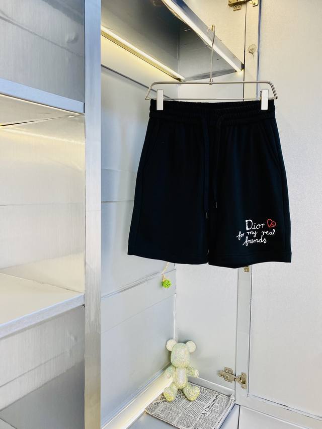 情侣款胖子福音 220斤可穿 迪奥Dior 重磅推荐！2025春夏必备专柜系列最新款短裤沙滩裤五分裤休闲裤高端订制原版五金 上身效果超正，腿部线条完全得到彰显，
