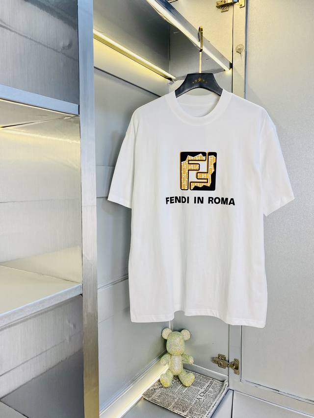 穿240斤 胖子福音 情侣装芬迪Fendi 原单品质 2025最新款 男装短袖T恤 精选专柜订制顶级丝光棉进口面料 所有细节做工完美1比1复刻 还原正品百分百