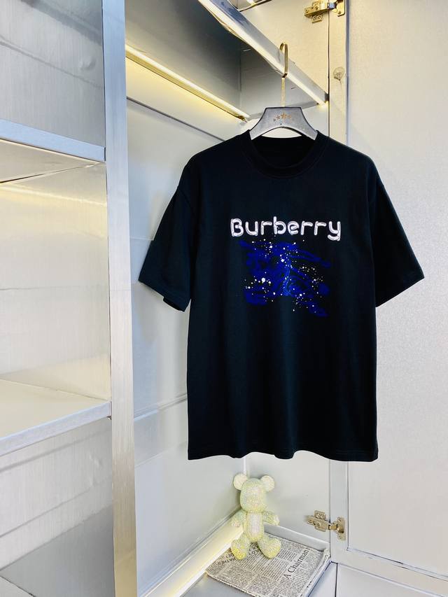 穿240斤 星空款！胖子福音 情侣装巴宝莉Burberry 原单品质 2025最新款 男装短袖T恤 精选专柜订制顶级丝光棉进口面料 所有细节做工完美1比1复刻