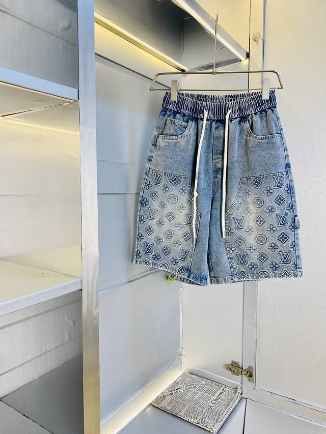 官网原单货 可穿220斤路易威登Lv 简约时尚 夏季夏款松紧裤休闲裤牛仔裤牛仔短裤五分裤身穿着非常舒适 低调不失奢华 穿出去非常有档次,裤型款式和裁剪亦无需多言