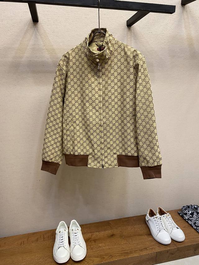 Gucci、Gucc 24Ss新款单品出自Gucc Lido系列，设计灵感源自意大利海岸的夏日风情和海滩俱乐部。早秋系列以现代视角焕新诠释品牌经典设计元素和精致