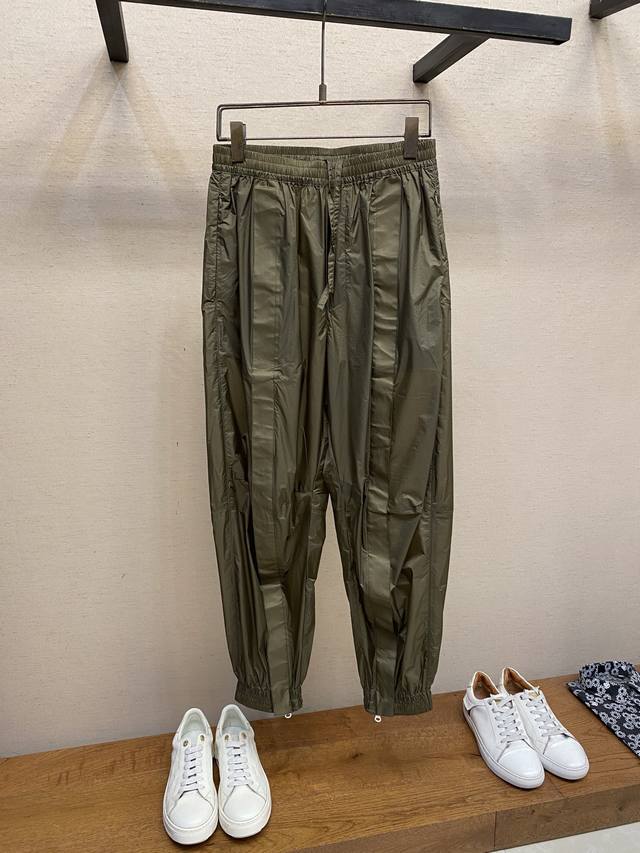 Y3，男士休闲裤 最新款上身版型无敌正！ 绝对可以闭眼收的一款 此款裤子非常百搭，弹力腰围,日常上班 户外运动都可以穿着，是时尚休闲与户外运动的完美结合，所以无