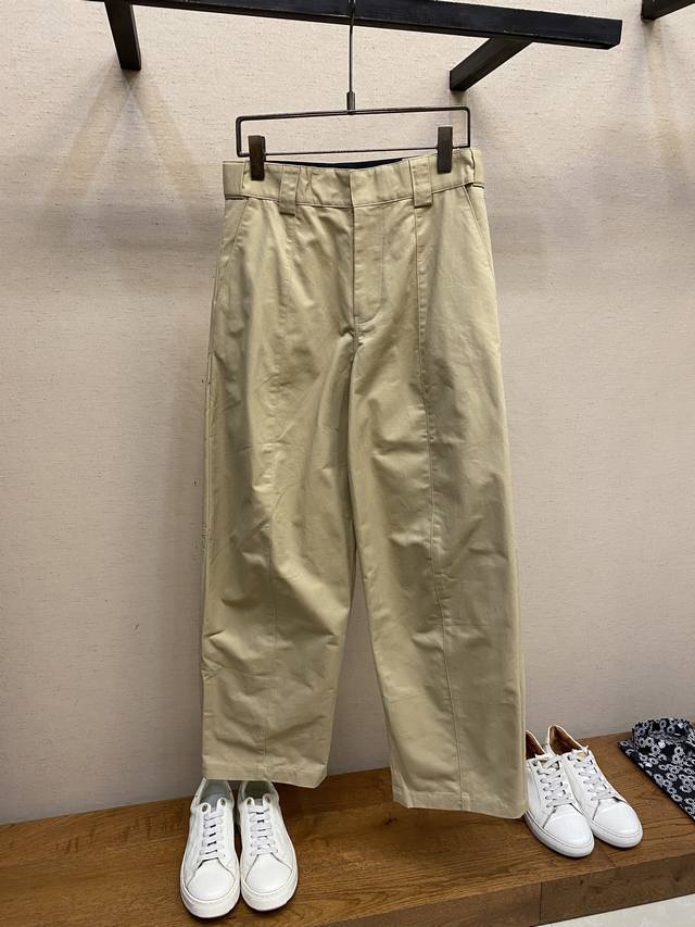 Mm6，男士休闲裤 最新款上身版型无敌正！ 绝对可以闭眼收的一款 此款裤子非常百搭，弹力腰围,日常上班 户外运动都可以穿着，是时尚休闲与户外运动的完美结合，所以