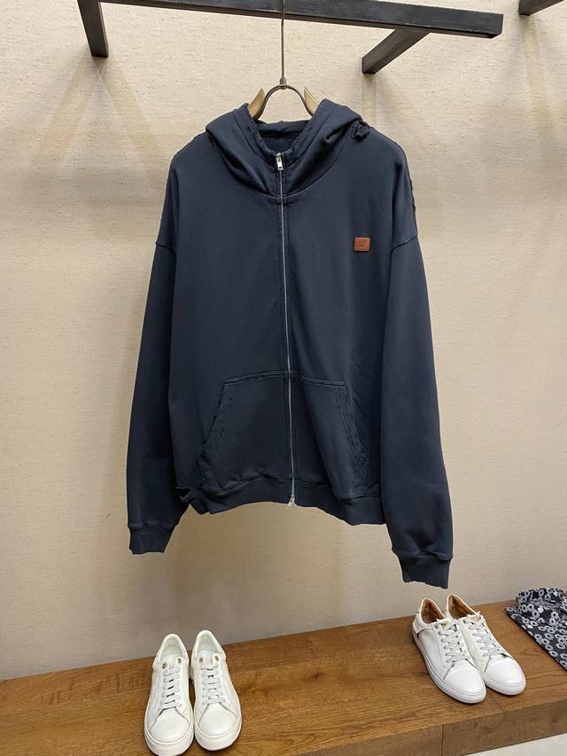 Acne Studios 23秋款 宽松连帽卫衣 这款落肩款廓形版型设计，男女同款北欧极简风格，廓形的宽松设计版型在搭配上更具创作力，最直观的叠加时髦穿搭，怎么