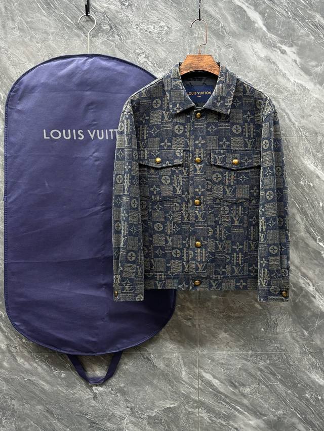 C-46 2025秋款新款牛仔夹克 原版1:1订制五金配件全进口原版定制 欢迎专柜对比 超柔软 超级重工 面料做工杠杠的版型完美 注意面料超舒服 独家款 非市场