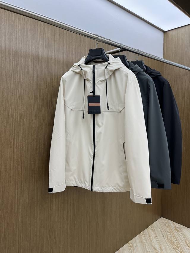 秋冬 Zz 2570早秋最新款时尚设计师款夹克外套.处处细节显工艺足够的高级 结构性剪裁的设计改变来展现男士多样的形象变化，修身利落、剪裁合体，满足时下正流行的