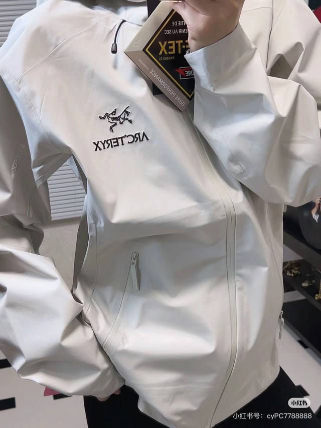 颜色：象牙白 码数：S M L Xl 2Xl 秋冬季新款Arc'teryx Lt始祖鸟冲锋衣 Gore-Tex硬壳户外防水冲锋衣夹克 顶级天花板 各大明星网红同