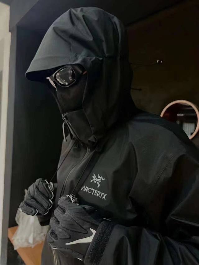 颜色：黑 码数：S M L Xl 2Xl 秋冬季新款Arc'teryx Lt始祖鸟冲锋衣 Gore-Tex硬壳户外防水冲锋衣夹克 顶级天花板 各大明星网红同款户