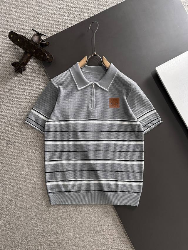 隔天出货 高品质 罗意威 2025秋冬新款男款翻领短袖T恤 精梳棉质纱线针织纺棉布面料制作，纯棉的高克重特殊纱，掂起来手感份量十足，上身也比普通T更加有质感，这