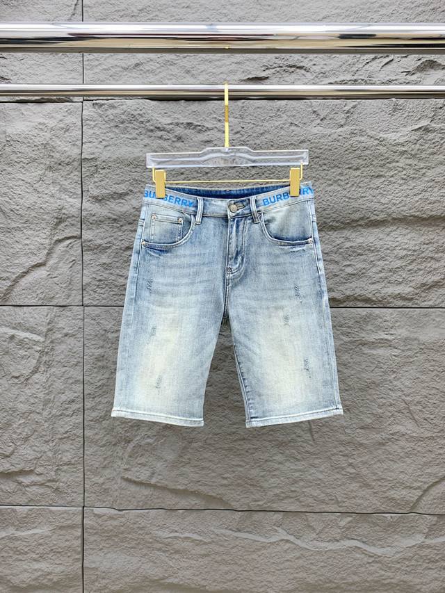 巴宝莉 新品 高端独家发售 25Ss四季款超燃炸街系列之最牛仔短裤 独家隆重推出 原版定制高端品质面料 定制五金版型修身剪裁 面料带弹力 微弹上身舒适度超高 必