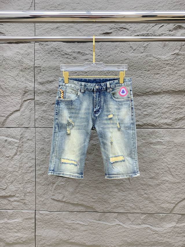 蒙口 新品 高端独家发售 25Ss四季款超燃炸街系列之最牛仔短裤 独家隆重推出 原版定制高端品质面料 定制五金版型修身剪裁 面料带弹力 微弹上身舒适度超高 必爆