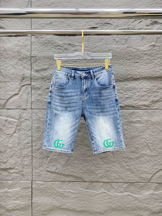 古驰 新品 高端独家发售 25Ss四季款超燃炸街系列之最牛仔短裤 独家隆重推出 原版定制高端品质面料 定制五金版型修身剪裁 面料带弹力 微弹上身舒适度超高 必爆