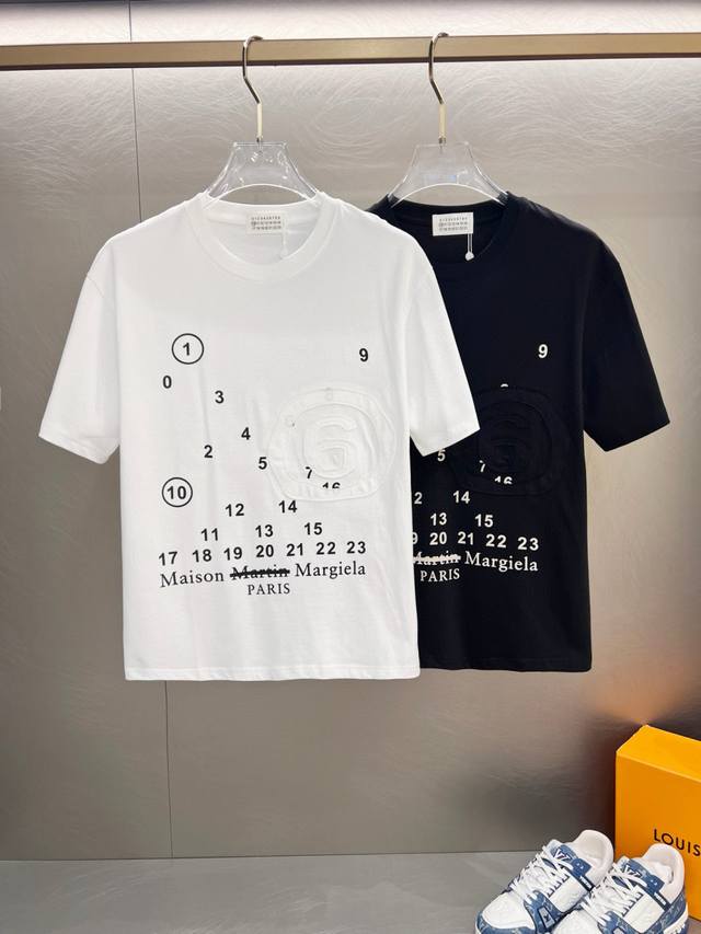 Ss马吉拉纯棉最新面料 最高版本 经典标识图案Logo时尚简约潮流短袖，最顶级的品质专柜原单短袖，顶级制作工艺进口面料，专柜款独特设计，采用进口高端订制面料。官