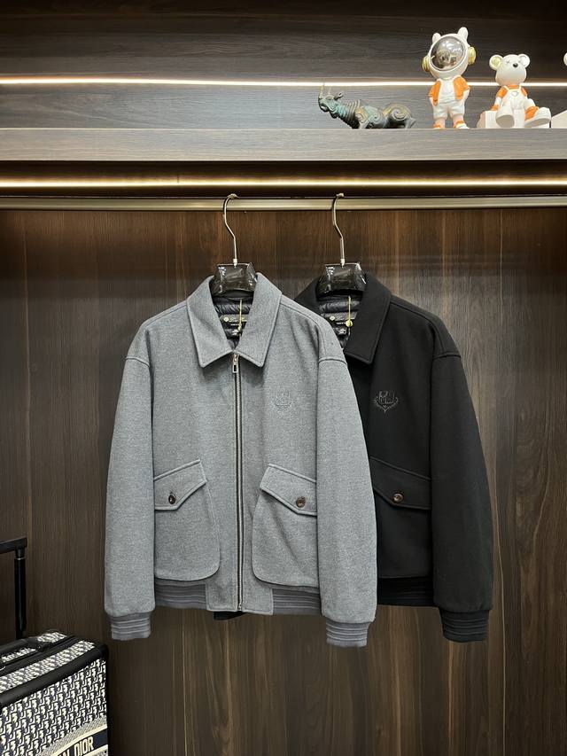 羽绒主推p Lp2620Ss早秋新款发布Lp翻领羽绒服！秋冬爆款字母印花羽绒外套，90白鹅绒填充羽绒服，穿上就是舒适自在又显瘦的存在，慵懒而随性，结合干净简单的