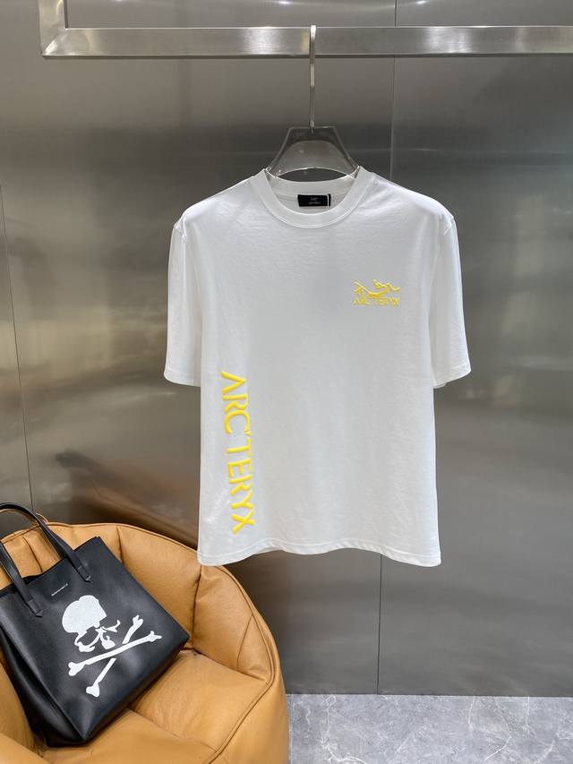 鸟家 始祖鸟短袖，黄标设计超亮眼 简约又不失个性，气场直接拉满，自由与潮流 轻松拿捏时髦感M-3Xl