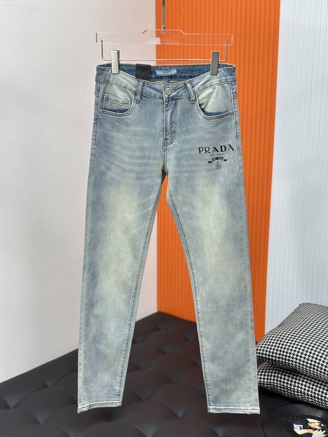 普拉达春夏新品原单爆款牛仔裤 超级定制款，原版五金，版型超赞细节做工无可挑剔！款式不挑人。尺码：28-38有35无37