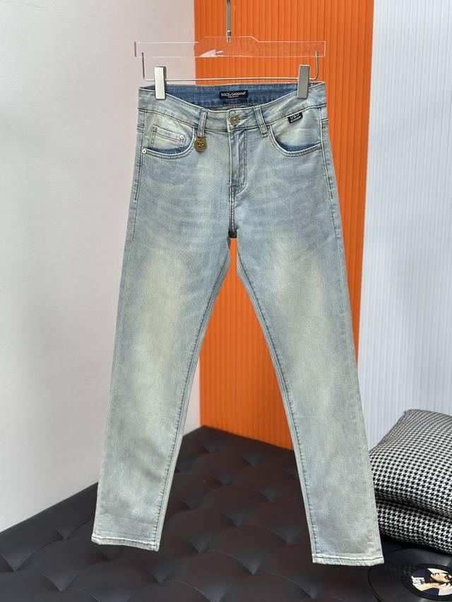 Dg杜嘉班纳春夏新品原单爆款牛仔裤 超级定制款，原版五金，版型超赞细节做工无可挑剔！款式不挑人。尺码：28-38有35无37