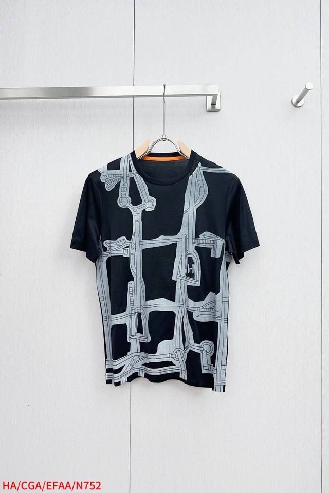 N752 Ha 爱马仕 顶级品质 2025款新品短袖！精选顶级原版面料，手感柔软。顶级进口私货，时尚设计潮流短袖，不失奢华 品质毋庸置疑 上身效果超赞，奢华官网