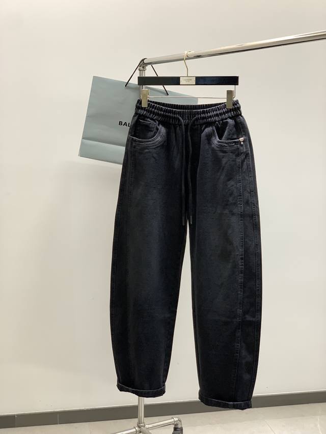 Balenciaga 巴黎世家，2025秋季最新品，专柜同步有售，原单狠货，时尚休闲水洗牛仔裤，进口原版水洗弹力面料，舒适有弹性，顶级刺绣工艺字母图案Logo，