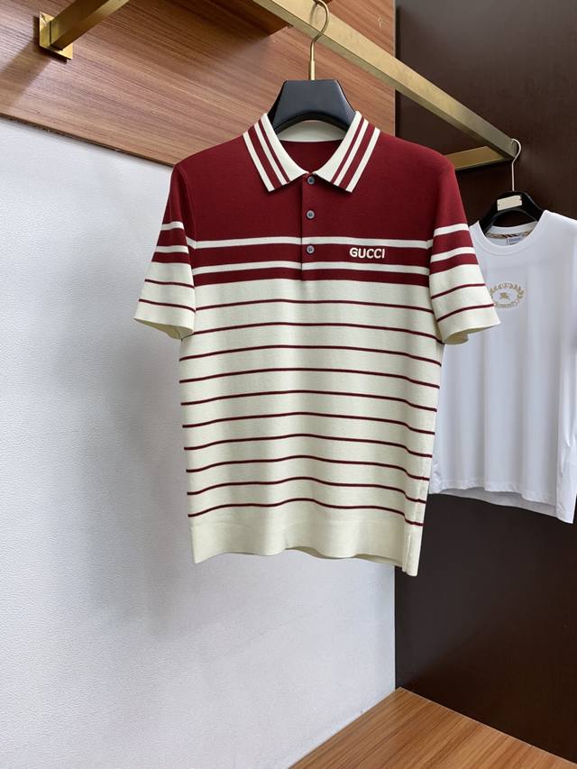 古奇 家族男士高端简约翻领加厚针织毛衣短袖 ，香港洋行渠道货，纯正血统品质，25年秋冬 新款，经典王牌系列！ 高端奢华且白金级的一款经典基础款T恤，通体的设计完