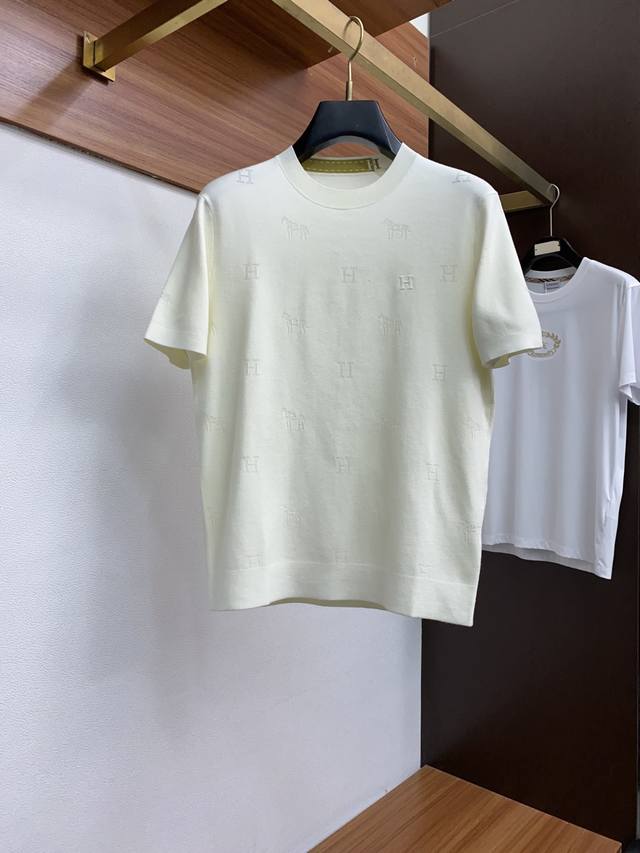 爱马仕 家族男士高端简约圆领加厚针织毛衣短袖 ，香港洋行渠道货，纯正血统品质，25年秋冬 新款，经典王牌系列！ 高端奢华且白金级的一款经典基础款T恤，通体的设计