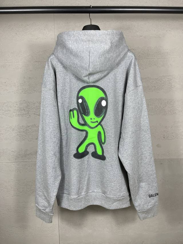 实拍图 顶级版本.官网品质 Balenci*Ga 25新款 。外星人正面以Hithg There+Dripley艺术作品直喷印花+夜光效果，前面印外星人，后面印