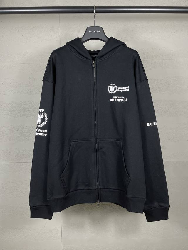 实拍图 顶级版本.官网品质 Balenci*Ga 巴黎.2025新款 。Wfp 粮食署联名 。前后片左右袖发泡立体印花连帽拉链开衫卫衣。砖柜同步.第一时间正品研