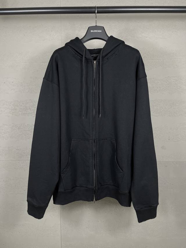 细节图 顶级版本.官网品质 Balenci*Ga 巴黎.25Ss最新款.美纹纸胶带拉浆印花洗水磨炒做旧开衫拉链连帽卫衣。砖柜同步.面料采用巴黎Zp定织定染全棉大