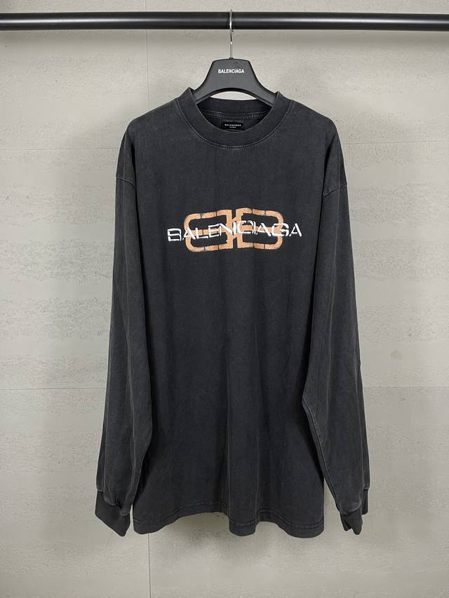 实拍图 顶级版本.官网品质 Balenci*Ga 巴黎.Ss25最新款，巴黎新Logo印花洗水做旧短袖长袖T恤.砖柜同步.第一时间正品研制，欢迎对比！面料采用巴