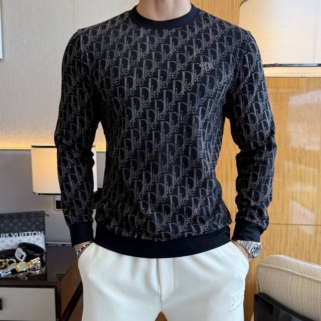 迪奥 2025Ss秋冬季专柜大爆款卫衣T恤，采用定制欧棉面料 顶级大牌元素工艺设计，柔软细腻舒适保暖，多重工艺制作，男人的衣柜都少不了基础打底衫 随时随地都可以