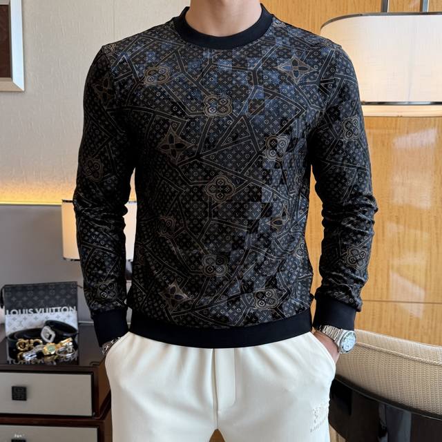 Lv 2025Ss秋冬季专柜大爆款卫衣T恤，采用定制欧棉面料 顶级大牌元素工艺设计，柔软细腻舒适保暖，多重工艺制作，男人的衣柜都少不了基础打底衫 随时随地都可以
